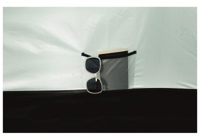 Fövaringsficka på sidan av tältet.