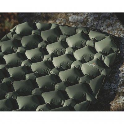 Flere luftkamre øker madrassens stabilitet.