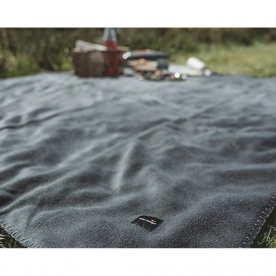 Materialet er nuppefri fleece.