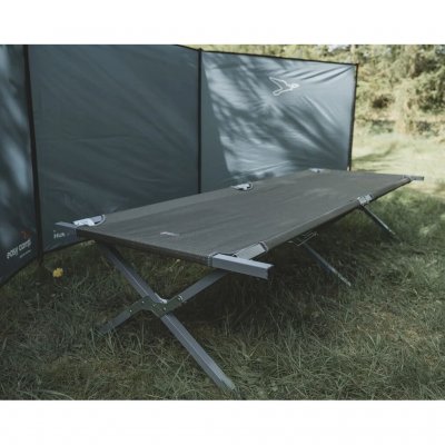 Liggeflaten er laget av slitesterk polyester.