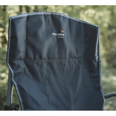 Stolen er perfekt for måltider og andre anledninger utendørs.