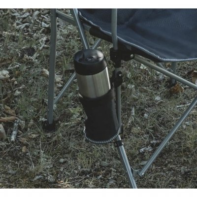 Stolen har en praktisk koppholder.