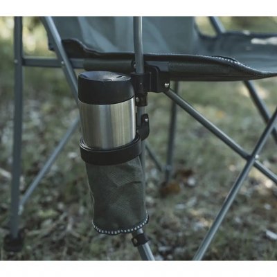 Stolen er perfekt for måltider og andre anledninger utendørs.