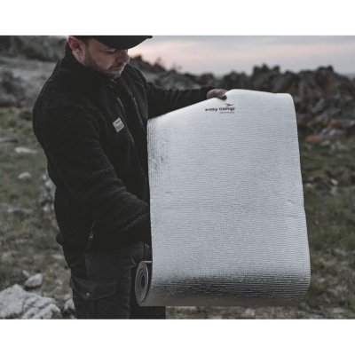 EVA-skumunderlag med folielag som reflekterer kroppsvarmen for ekstra varme.