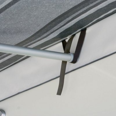 Sträck ut duken och skapa extra stabilitet.