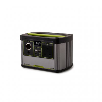 Liten power station med uttag för 230V, USB, USB-c, USB-PD och 12V. För camping, stuga eller friluftsliv.