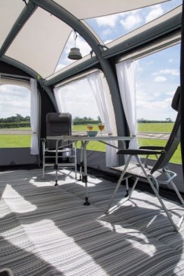 Gi din Dometic Grande 390 ekstra komfort med en Continental teltmatte.