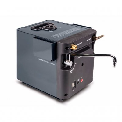 Baksida med vattenkran och anslutningar för el samt gas