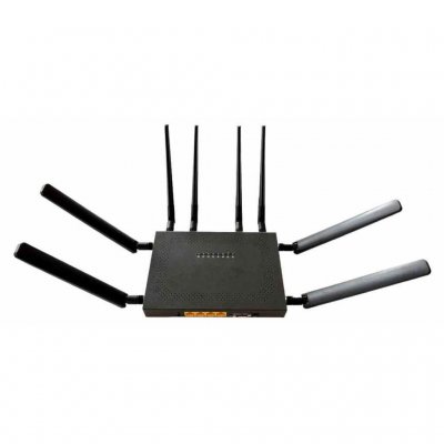 4 antenner for 5G/4G mobilmottak 2 antenner for 5,8 GHz WiFi og 2 for 2,4 GHz WiFi