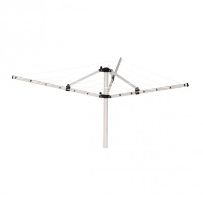 Hopfällbart torkstativ för campingplatsen.