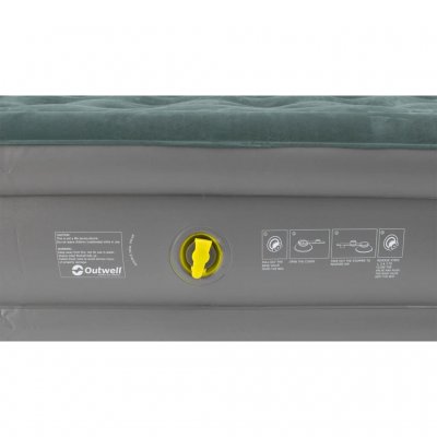 En dobbeltvirkende ventil gir madrassen rask oppblåsing og rask tømming.