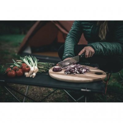 Lite og lett bord med ram i slitesterk aluminium og bordplate i slitesterk Oxford-polyester.