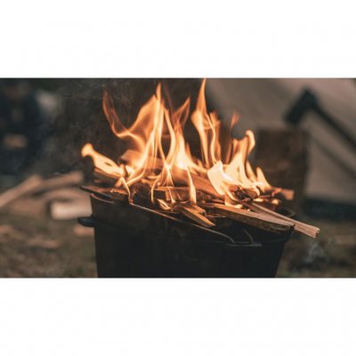 Gryte i støpejern som kan brukes over åpen ild eller i ovnen.