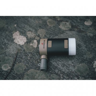 Kompakt og slitesterk batteridrevet madrasspumpe som også fungerer som lampe og powerbank.