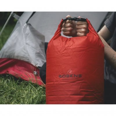 Dry bag på 13L som holder utstyret ditt tørt eller våte klær adskilt fra resten av utstyret.