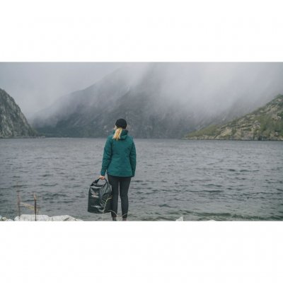 100 % vanntett oppbevaringspose med helsveiset konstruksjon og kvadratisk bunn.