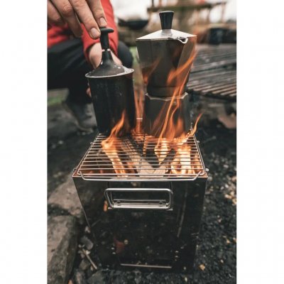 Friluftskjøkken for ved, pinner eller annet brensel direkte fra naturen.