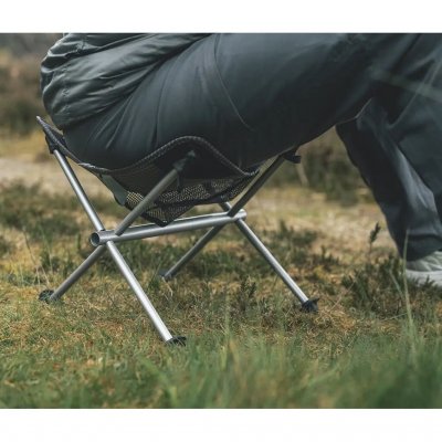 Lett og pakkvennlig krakk med en sittehøyde på 32 cm.