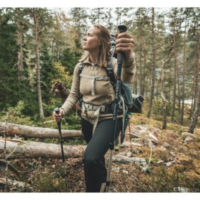 Vandrestaver med justerbar lengde opptil 135 cm med hurtiglås.