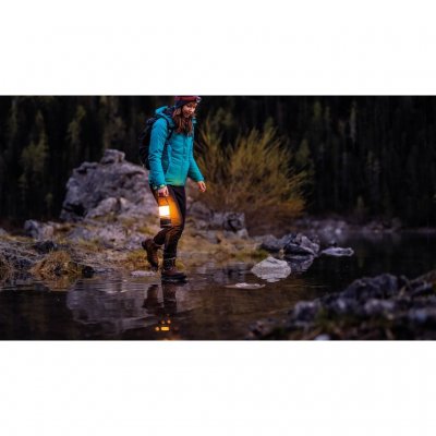 Værbestandig utførelse gjør lampen like nyttig utendørs som innendørs.