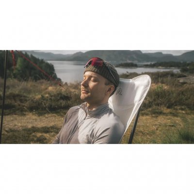 Svært lett og pakkvennlig campingstol med slitesterk ramme av karbonfiber.