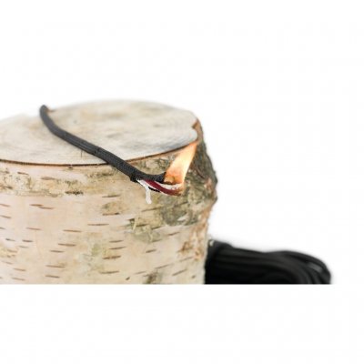 Den røde kjernetråden kan brukes som opptenningstråd – perfekt for camping og friluftsliv.