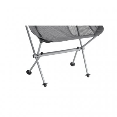 Brede føtter gjør stolen mer stabil på mykt underlag.