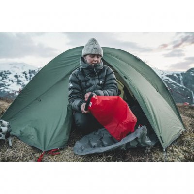 Drybag som også kan brukes som pumpe for oppblåsbare liggeunderlag.