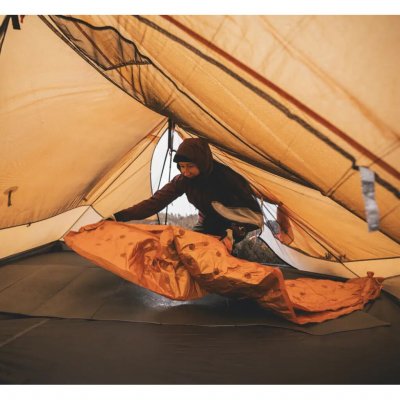 Allsidig klassisk liggeunderlag som fungerer like godt å sitte eller ligge på som å bruke til beskyttelse eller isolasjon.