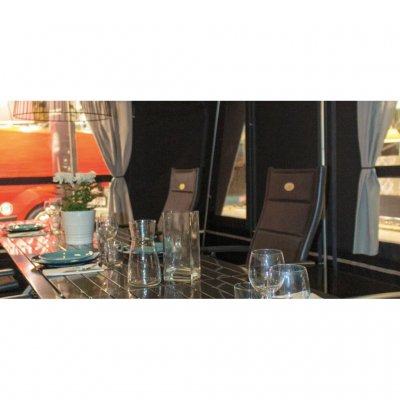 Svenska Tält Residens förtält inifrån.