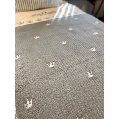 Sengeteppe for enkelt- eller dobbeltseng fra Royal Camping.