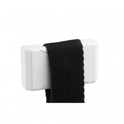 Fäst via rem eller direkt på tillbehöret.